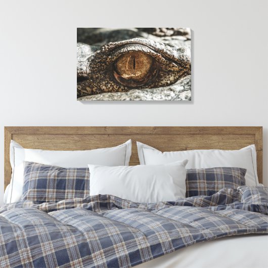 ALLIGATOR EYE CLOSE-UP CANVAS AFDRUK (Insitu (Slaapkamer))