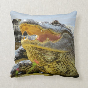 Alligator. Gezichtelijk Kussen
