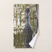 Alligator Lurking in de moeraswateren Bad Handdoek (Handdoek)