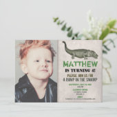 Alligator verjaardagsuitnodiging, krokodillenfoto kaart (Staand voorkant)