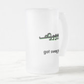 Alligator werd opgewonden matglas bierpul (Voorkant rechts)