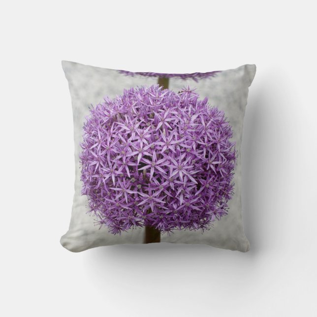 Allium in Bloom Pillow Kussen (Voorkant)
