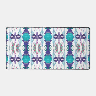 AllureArewa C/M op een bureau mat