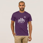 Ally is een Wit-Witte Logo op het Paarse T-shirt v (Voorkant volledig)