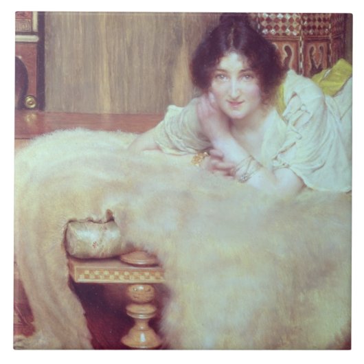 Alma-Tadema | Een luisteraar: Het Beer Rug, 1899 Tegeltje (Voorkant)