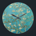 Almond Blossom, 1890, van Vincent van Gogh Grote Klok<br><div class="desc">Almond Blossom,  1890 van Vincent van Gogh. Bloembomen waren speciaal voor Van Gogh. Ze waren een teken van ontwaking en hoop. Hij genoot esthetisch van hen en vond vreugde in het schilderen van bloeiende bomen.</div>