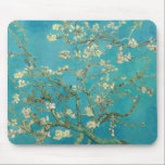 Almond Blossom, 1890, van Vincent van Gogh Muismat<br><div class="desc">Almond Blossom,  1890 van Vincent van Gogh. Bloembomen waren speciaal voor Van Gogh. Ze waren een teken van ontwaking en hoop. Hij genoot esthetisch van hen en vond vreugde in het schilderen van bloeiende bomen.</div>