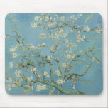 Almond Blossom door Vincent Van Gogh Muismat<br><div class="desc">Almond Blossom van Vincent Van Gogh, olie op canvas 1890, is een schilderij van de takken van een amandelboom met kleine, bloeiende witte bloemen tegen een heldere en heldere blauwe hemel. Geschilderd met de invloeden van het Impressionisme en de Japanse prints in zijn afgevlakte kleuren en vette, uitdrukkelijke overzichten, verspreidt...</div>