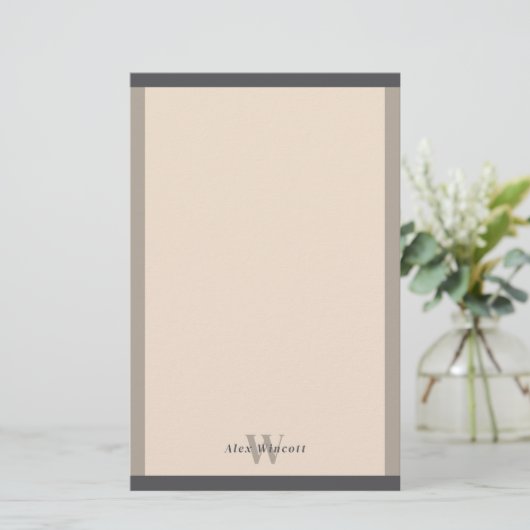 Almond Warm Grey Borders Monogrammed Briefpapier (Staand voorkant)
