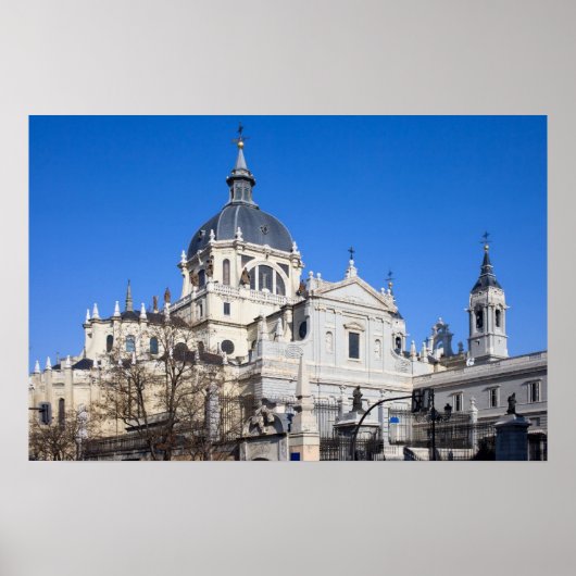 Almudena Cathedraal in Madrid Poster (Voorkant)