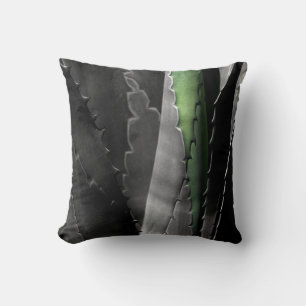 Aloe - Macro Fine Art Foto in Zwart & Wit Kussen