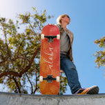 Aloha coole chic typografie gele oranje ananas persoonlijk skateboard<br><div class="desc">Aloha. Breng een beetje van de Hawaiiaanse eilanden naar de straten van uw stad wanneer u dit heldere, kleurrijke, opvallende, stijlvolle, moderne skateboard gebruikt met een scherpe, witte, handgeschreven scripttypografie over een geïsoleerd grafisch, ananas patroon in een levendig geel en oranje ombre. Maakt een leuke en stijlvolle uitspraak elke keer...</div>