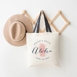 Aloha Pineapple Wedding Welcome Bag Tote Bag<br><div class="desc">Welkom gasten bij je Hawaii of bestemmingsbruiloft met deze gepersonaliseerde canvas tassen. Het ontwerp is voorzien van "aloha" in een blauw,  modern,  handgeschreven kalligrafiescript op een tropische anananasschildpad. Voeg je namen en trouwdatum toe in gekromde tekst boven en onder het centrale ontwerp.</div>