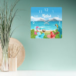 Aloha tropical beach flamingo flora vierkante klok<br><div class="desc">Op tropische wijze,  Hawaiian beach with blue and red Hibiscus flowers,  palm leaves,  a flamingo and a blue and yellow parrot. A coconut on the sandy beach,  blue ocean with waves and the blue sky. White text: Aloha. In clock for your summer home or beach house.</div>