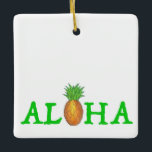Aloha Tropical Hawaiian Island Pineapple Hawaii Keramisch Ornament<br><div class="desc">Het ornament heeft een originele markeringsillustratie van een tropische ananas op het Hawaïaanse eiland,  met ALOHA in een groen lettertype. Dit ontwerp is ook beschikbaar op andere producten. Zie je niet wat je zoekt? Hulp nodig bij aanpassingen? Neem contact op met Rebecca om iets voor je te ontwerpen.</div>