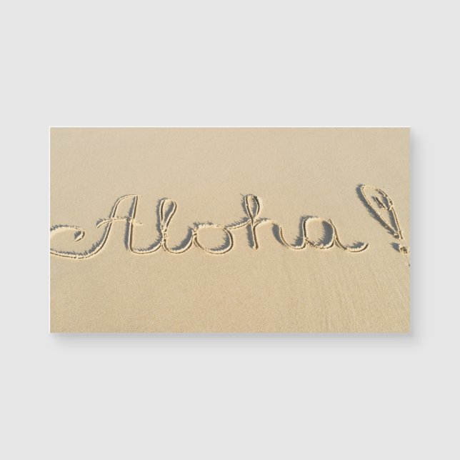Aloha-woordbord op het strand (Voorkant)