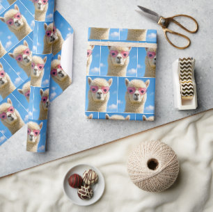Alpaca die een roze hartvormige bril draagt cadeaupapier