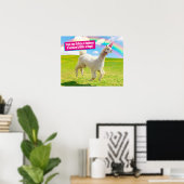 Alpaca Unicorn onder regenbooghemel Poster (Thuiskantoor)