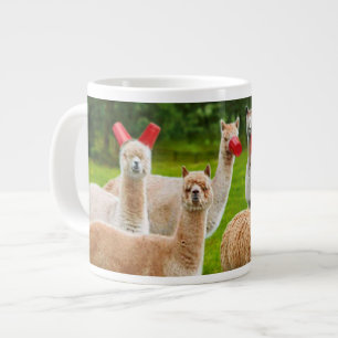 Alpaca's met rode kopjes grote koffiekop