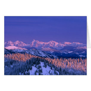 Alpenglow slaat de pieken van de gletsjer aan