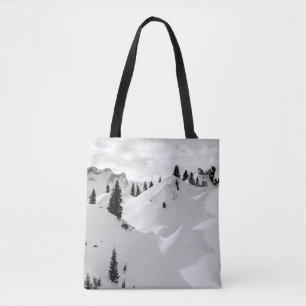 Alpenlandschap: besneeuwde brandbomen bergen tote bag