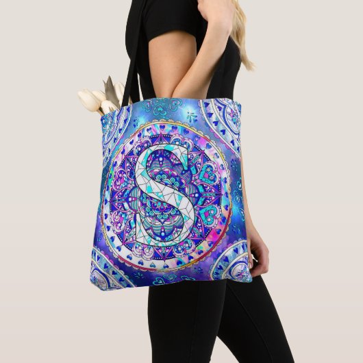 Alphabet S mandala Tote Bag (Dichtbij)