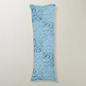 Alphabets Pattern 01 BW Lblue BG Lichaamskussen (Voorkant Verticaal)