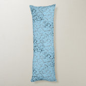 Alphabets Pattern 01 BW Lblue BG Lichaamskussen (Achterkant (Verticaal))