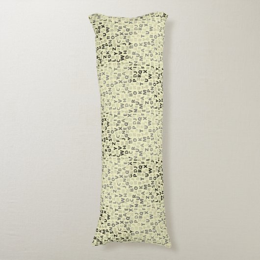 Alphabets Pattern 01 BW.w LYellow BG Lichaamskussen (Voorkant Verticaal)