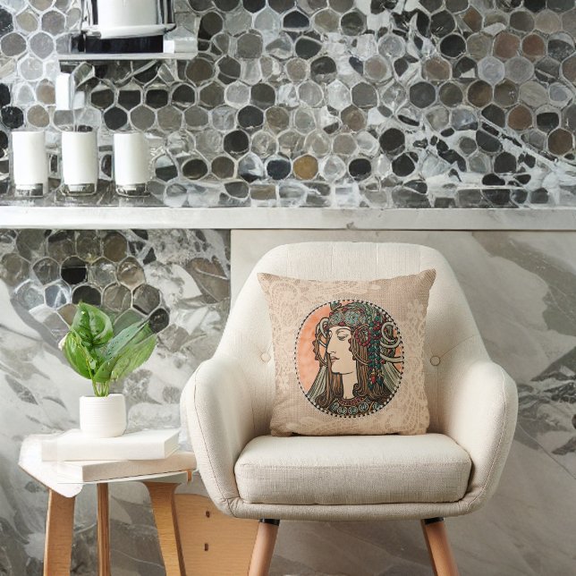 Alphonse Mucha  vrouw met groene hoofdtooi Kussen (Creator heeft geüpload)