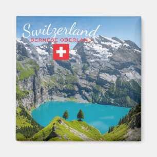 Alpiene meer Oeschinensee in Zwitserland met vlag Magneet