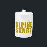 Alpiene start (Topo) Theepot<br><div class="desc">Je moet je kont uit bed halen en op de berg gaan als zelfs nachtelijke ritten slapen. Zo doen echte klimmers zaken.</div>
