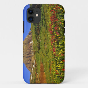 Alpiene wilde bloemen bij Logan Pass in Glacier iPhone 11 Hoesje