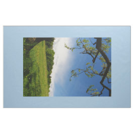 Alpine Meadow Tree Fotoafdrukken Licht Blauw Stof