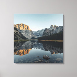 Alpine Mirror Scene – Poster van het rustige lands Canvas Afdruk