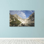 Alpine tarn en glaciale hoorn in het Teton-gebergt Canvas Afdruk (Insitu (Houten vloer))