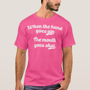 Als de hand omhoog gaat, wordt de mond dichtgehakt t-shirt