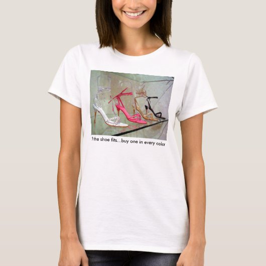 Als de schoen past...koop er één in elke kleur. t-shirt (Voorkant)