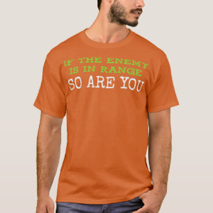 Als de vijand in de buurt is, ben jij ook... t-shirt