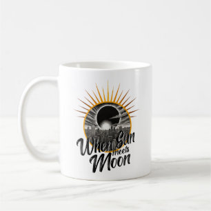 Als de zon maan ontmoet, verduistert de zwarte wit koffiemok