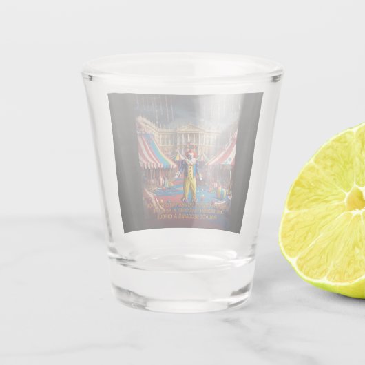 Als een clown een paleis binnengaat shot glas (Achterkant)