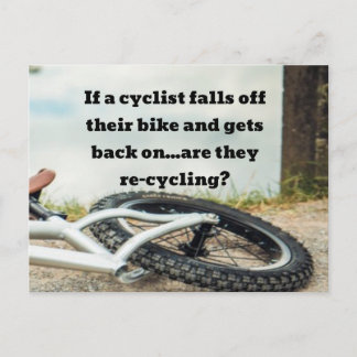 Als een fietser van de fiets afstapt en weer aan d briefkaart