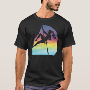 Als een meisje klimmen op een rottenrots. t-shirt