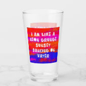als een neon grunge sunset dansend op waterglas glas (Voorkant)