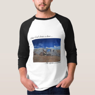 Als God een deur sluit... Mannen groot T-shirt" T-shirt