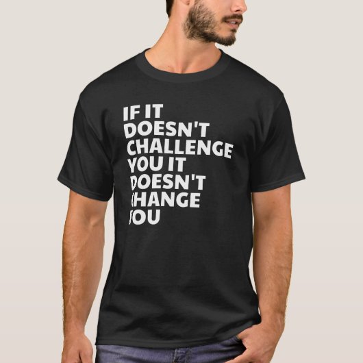 Als het je niet uitdaagt, verandert het je niet t-shirt (Voorkant)