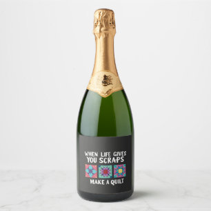 Als het leven je vodden geeft, maak een quilt Brei Sparkling Wijnetiket