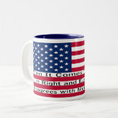 Als het om politiek gaat tweekleurige koffiemok (Voorkant links)