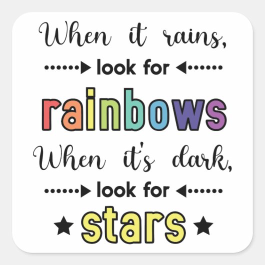 Als het regent, zoek dan naar regenbogen. citaat vierkante sticker (Voorkant)
