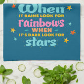 Als het regent, zoek dan naar regenbogen theedoek (Gevouwen)